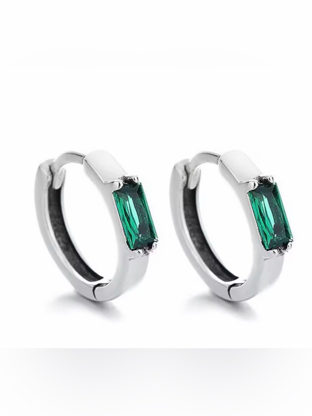 The Very Dainty emerald huggie earrings in 925 silver